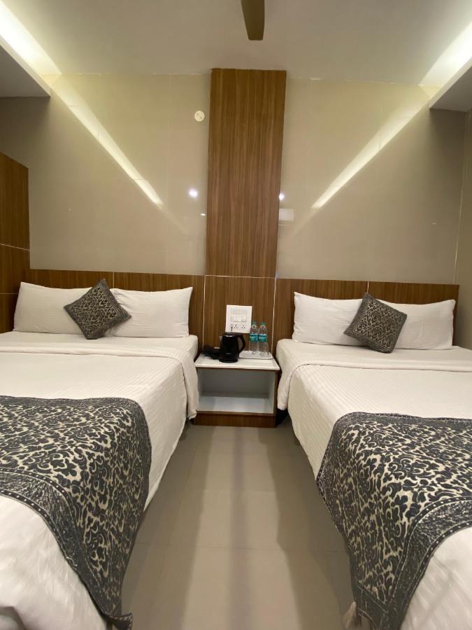 Hotel Sivas Regency Theni Bagian luar foto
